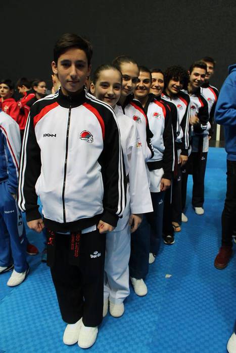 Urrezko bost domina lortu di 1 1519024056063