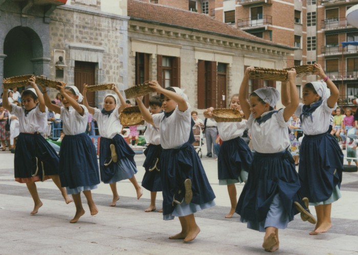 [IRITZIA] 35 urte dantzan!