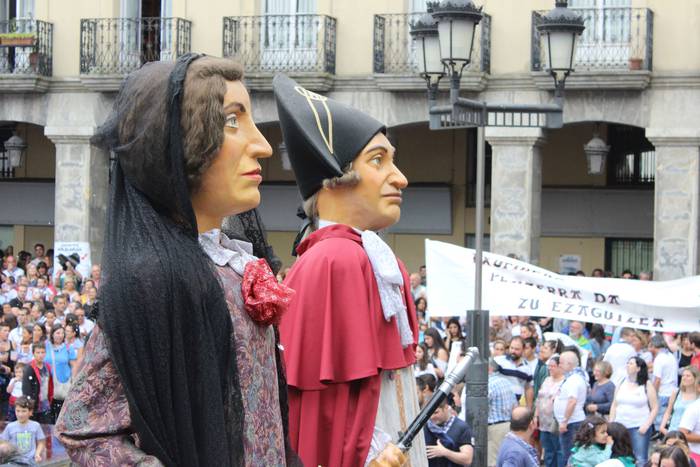 Suziria piztuta lehertu da j 20 1502792779841