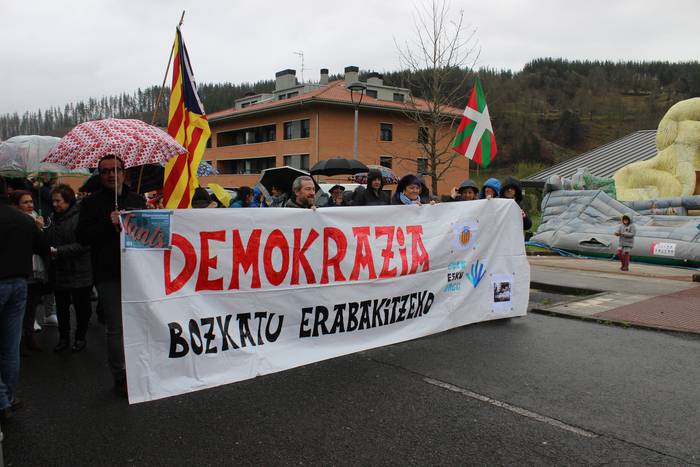 Dozenaka lagun atera dira ka 7 1521978376663