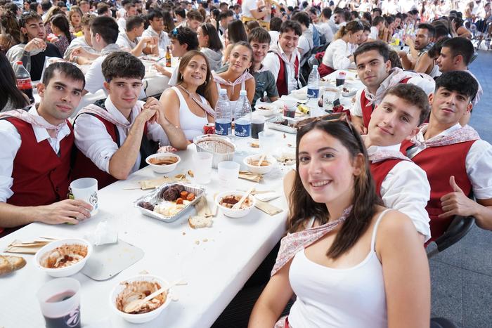 Jendetza batu da kuadrillen  5 1756401683823