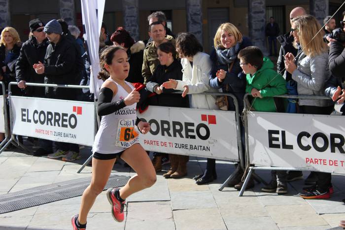 300 korrikalari baino gehiag 148 1517151006074