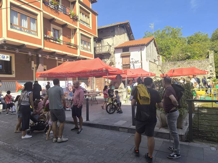 Auzo giroan gozatu dituzte M 12 1759049335048