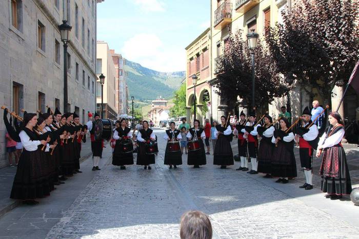 Folk doinuak eta marmitako t 25 1504428713879