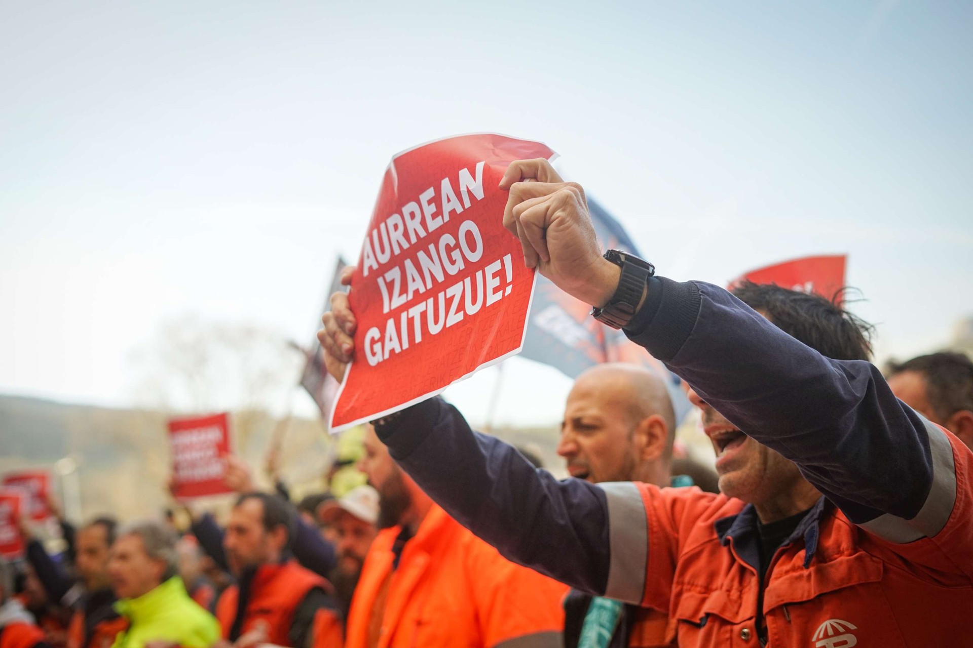 Euskalduna Jauregira mugitu du Tubos Reunidoseko zuzendaritzak biharko bilera, atzoko protesten ondoren