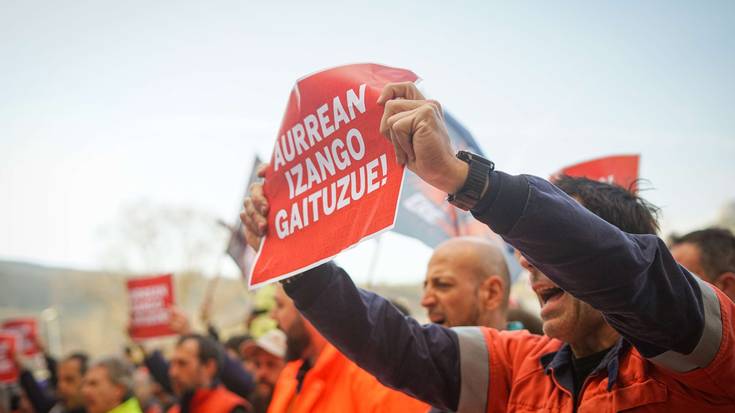 Euskalduna Jauregira mugitu du Tubos Reunidoseko zuzendaritzak biharko bilera, atzoko protesten ondoren