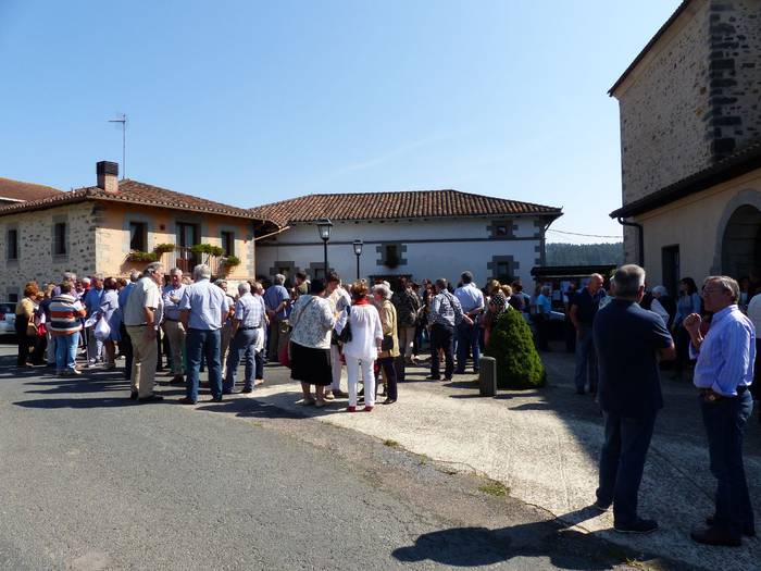 Auzokide ugarik hartu zuten  116 1506367091199