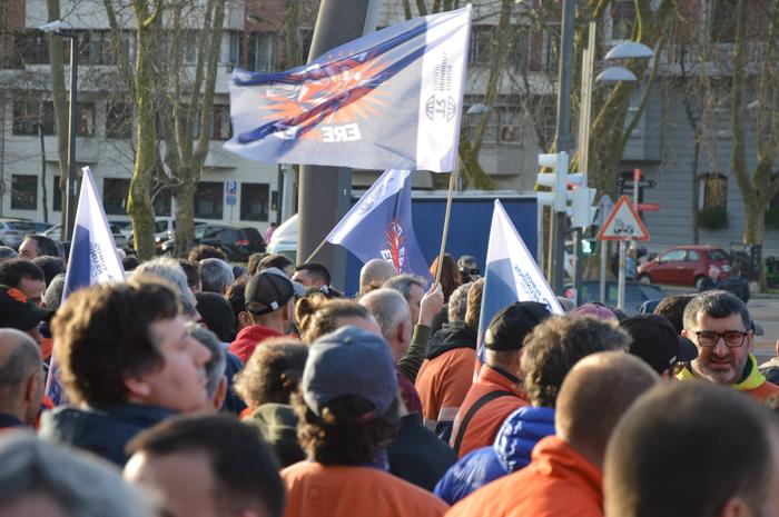 Tubos Reunidoseko langileek  14 1772101131146