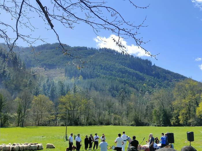 Baserri azoka ospatu dute Ok 2 1679833035502