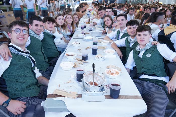 Jendetza batu da kuadrillen  10 1756401738136