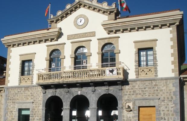 Amurrioko Udalak argitu du Aiaraldea Faktoria enpresa pribatuarekin hartutako neurriaren helburua inguruko autonomoak eta enpresa txikiak babestea dela