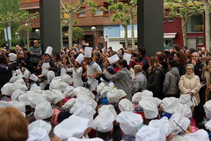 San Anton plazan egin dute u 38 1493307197374