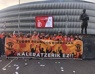 San Mamesera eraman zituzten atzo grebako aldarrikapenak Tubos Reunidoseko langileek