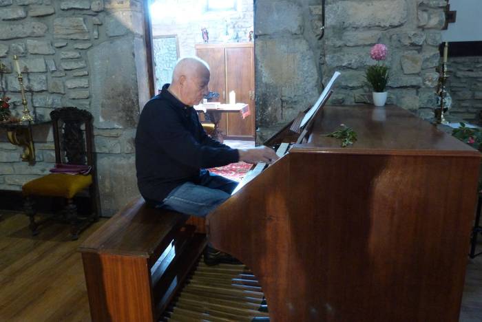 Auzokide ugarik hartu zuten  44 1506366474456