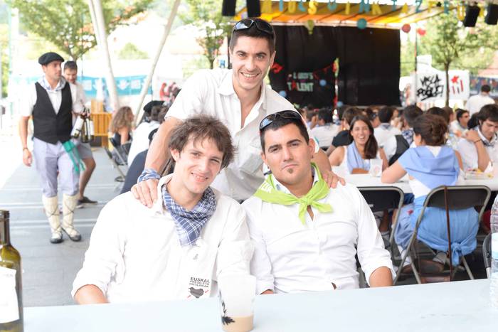 Aldai plaza txiki geratu da  146 1503895237781