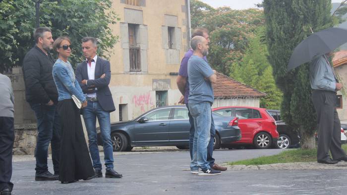 Hainbat alderdietako kideak  10 1500921989718