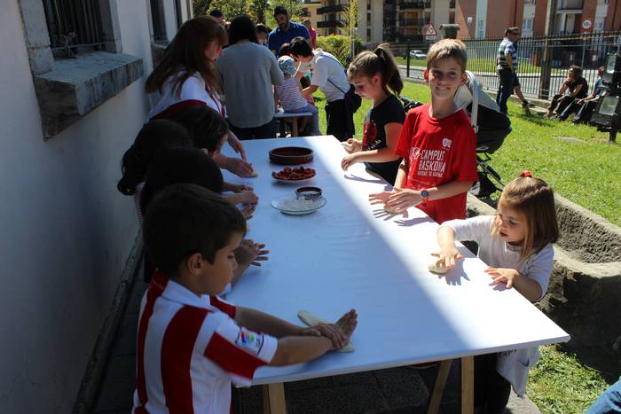 Itzalpean fin aritu ziren gazteenak