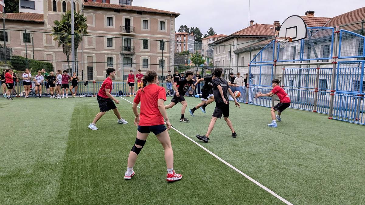 40 jokalari bildu ditu Laudioko Gazte Asanbladaren saskibaloi txapelketak