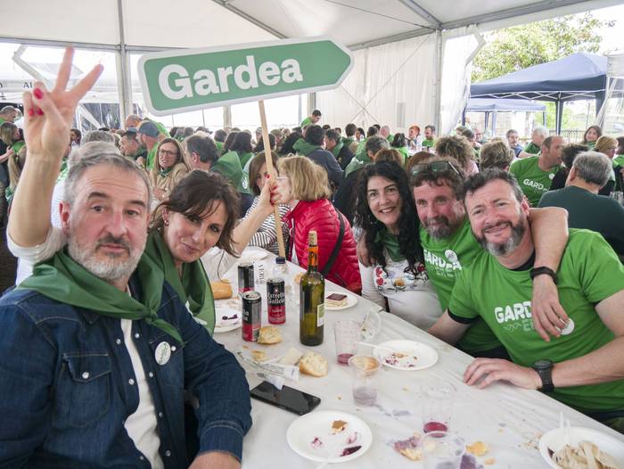 Mundu osoko gardearrak batu  19 1714849898528