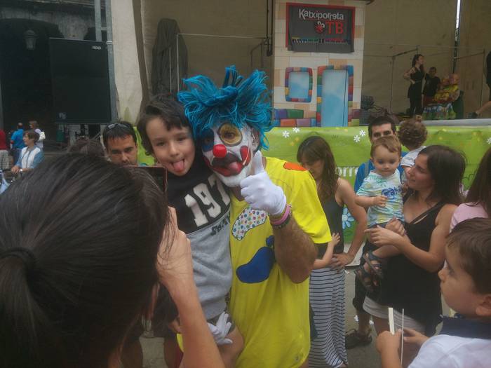 Ilusioa eta muxuak banatu di 38 1499329594208