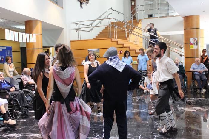 Sokatik tiraka itzuli dira j 1 1503500144909