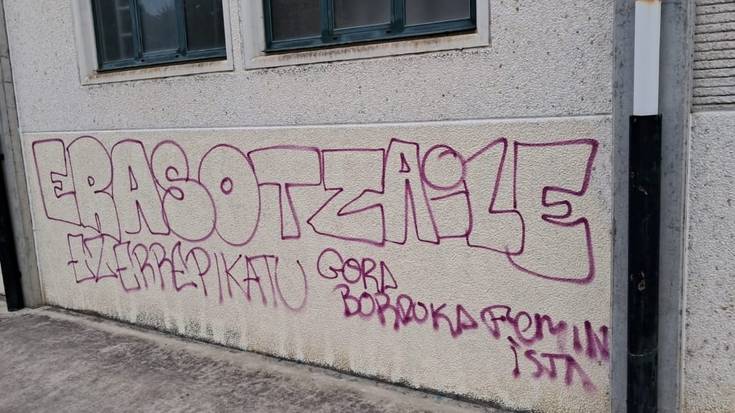 Artziniegako Udalak herriko talde feministarekin egingo du bilera azken egunetan agertutako margoketak direla eta