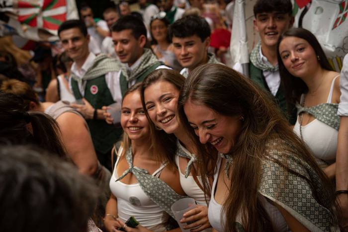 Festa-giro goria piztu du La 47 1755257018488