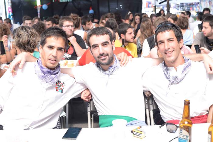 Aldai plaza txiki geratu da  90 1503894586087