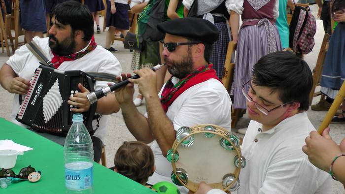 Dantza taldeak taldeak izan  193 1496057238295