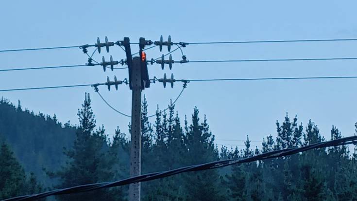 Goi-tentsioko poste batean piztutako suak argirik gabe utzi du Luiaondo erdia