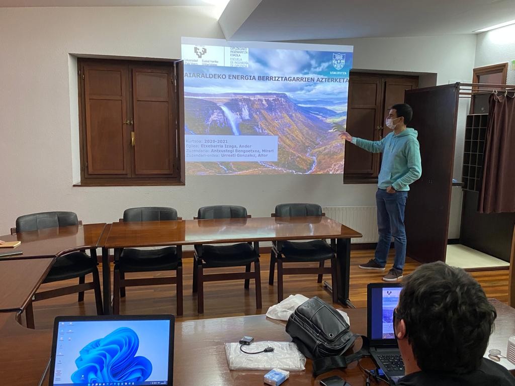 Aiaraldean energia berriztagarriak jartzeko aukerak aztertu ditu Udalbiltzak