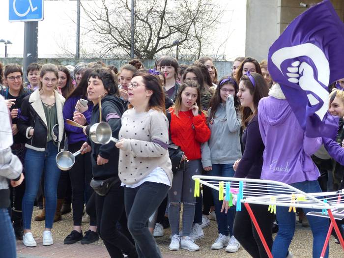 Greba feministaren goizeko t 63 1520512362455