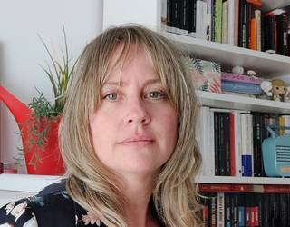 Veronica Garcia-Peñak liburu berria argitaratu du, hamar kontakizunez osatuta