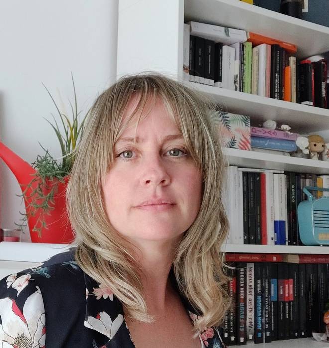 Veronica Garcia-Peñak liburu berria argitaratu du, hamar kontakizunez osatuta