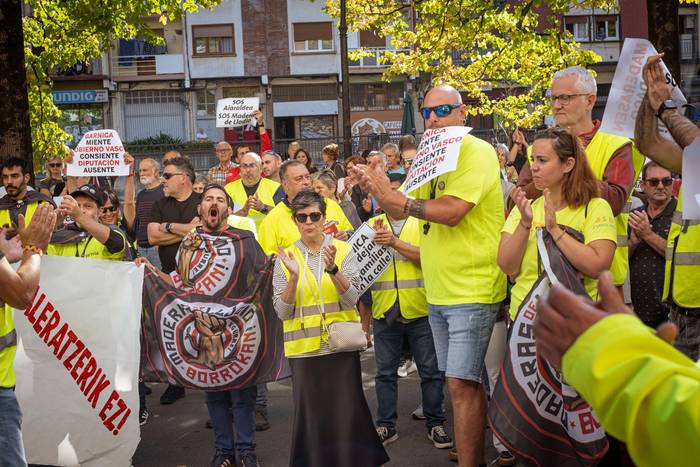 Aldundiaren bulegoak okupatu 16 1760702709664