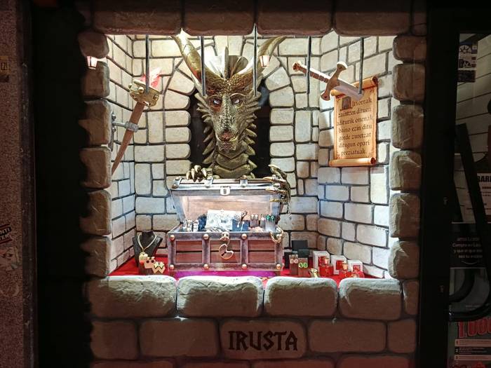 Maila handiko erakusleihoak  12 1766486391042