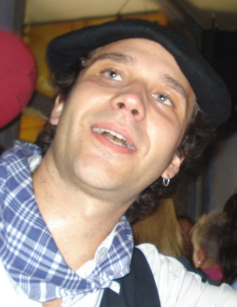 "Jendea hasi da berriro bere herriko jaiez harro egoten"