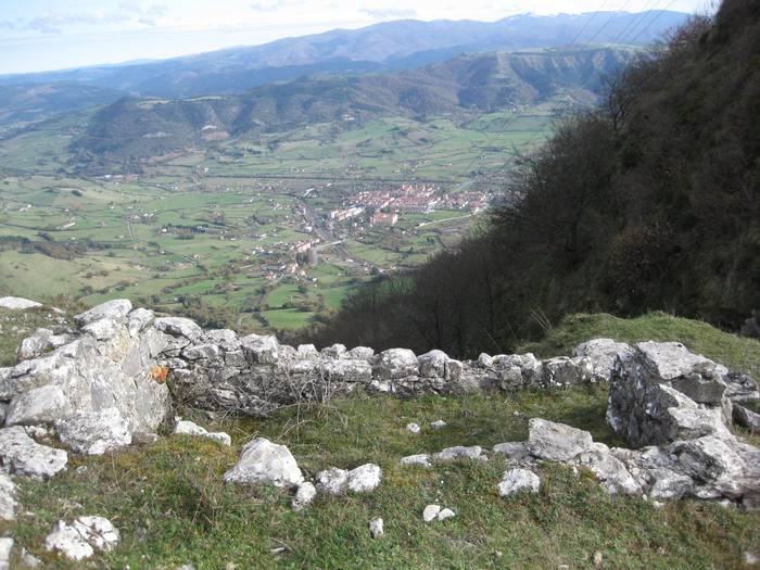 Txarlazoko txabola eta bonba leherketaren historia, dokumentuetatik sarera