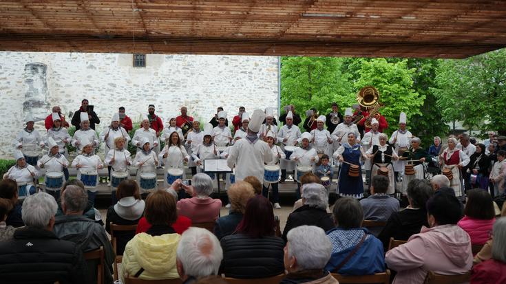 Danbor-hotsek eta barraskilo kazolek hartu dute San Anton plaza