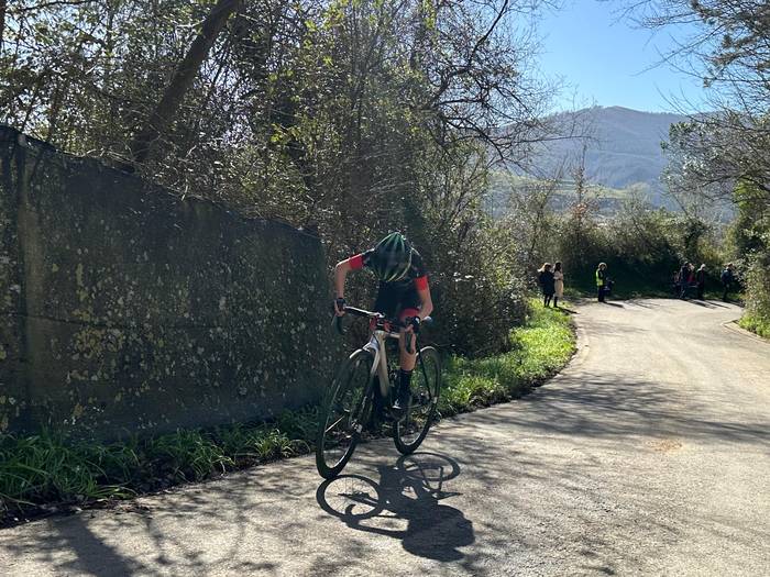 Txirrindulari gazteek erloju 25 1771856268128