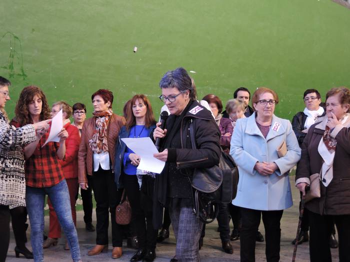 Ehunka lagun bildu dira esku 23 1489046549294