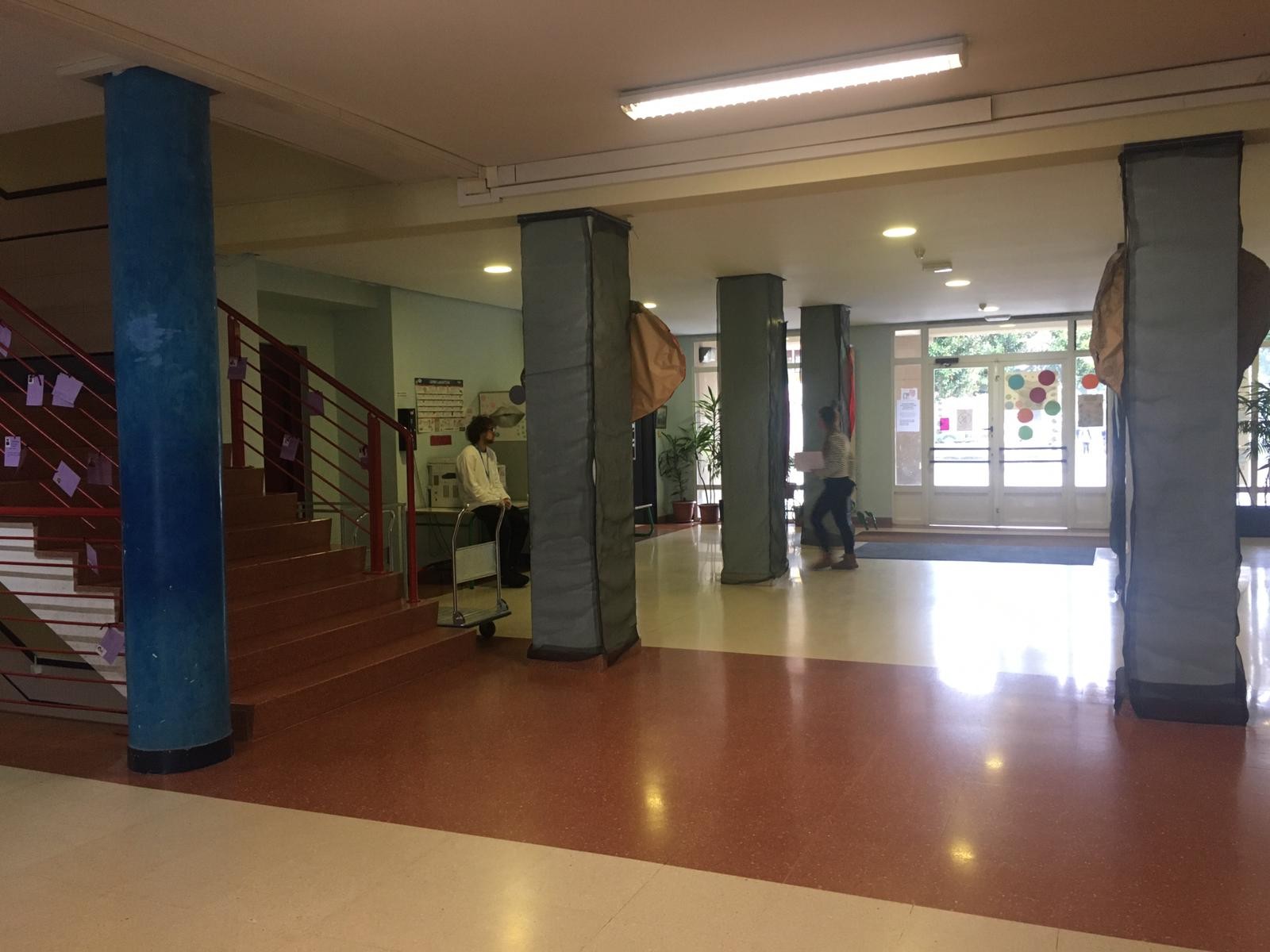 Ikasle eta irakasle oso gutxi joango dira klasera astelehenean, hezkuntza zentroak ireki arren
