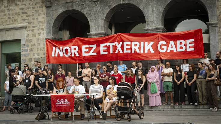 Desokupazio enpresen presioak pairatu dituen familiak "heriotza mehatxuak" salatu ditu eta Amurrioko Udalaren esku-hartzea exijitu dute