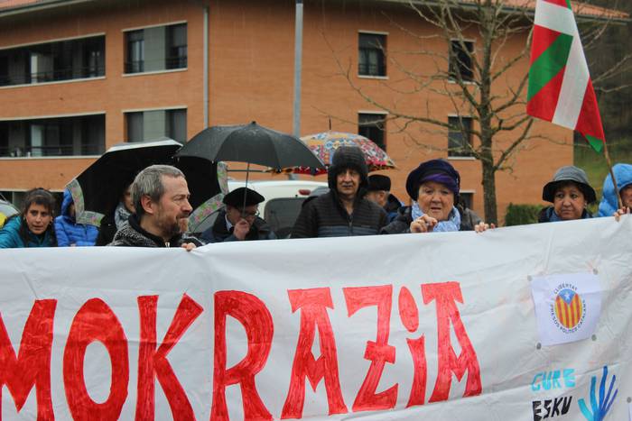 Dozenaka lagun atera dira ka 8 1521978403459