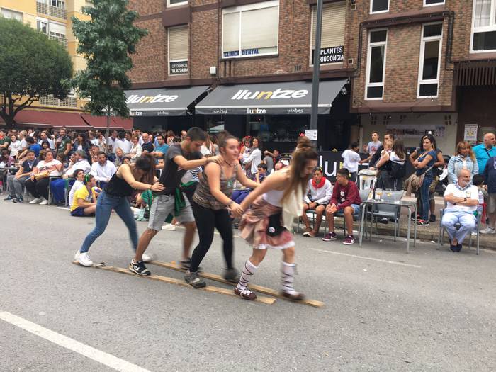 Suziria piztuta lehertu da j 60 1502814914433