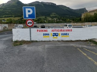 Autokarabanak aparkatzeko behin behineko guneraren arrakasta