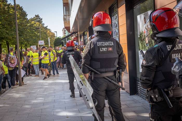 Aldundiaren bulegoak okupatu 32 1760702754814