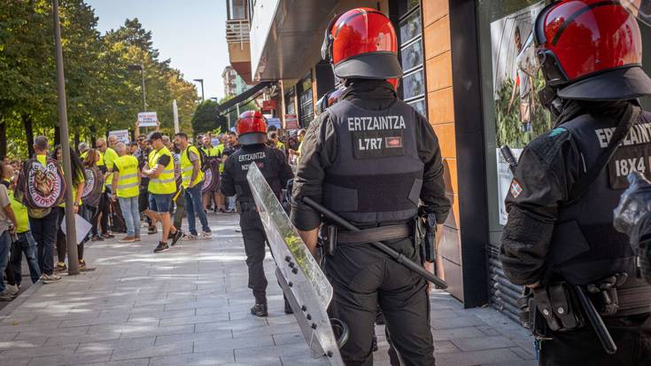 Aldundiaren bulegoak okupatu dituzte Maderas de Llodioko langileek, instituzioen inplikazioa exijitzeko