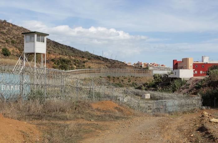 Nork amestu dezakeen erabakitzen duen pasaportea