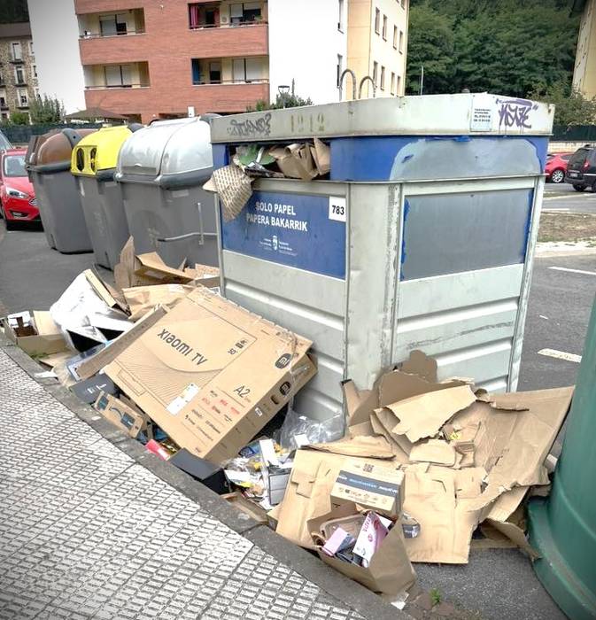 Paper eta kartoi bilketa zerbitzua zergatik ez den konpondu galdetu du Elkarrekin Podemosek Arabako Batzar Nagusietan